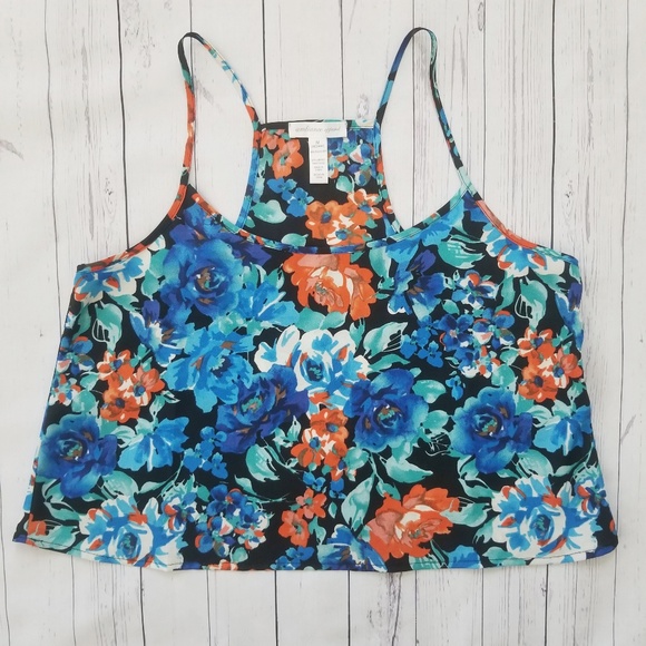🌹 Ambiance Apparel (M) Floral Flare Crop Top - Picture 2 of 5